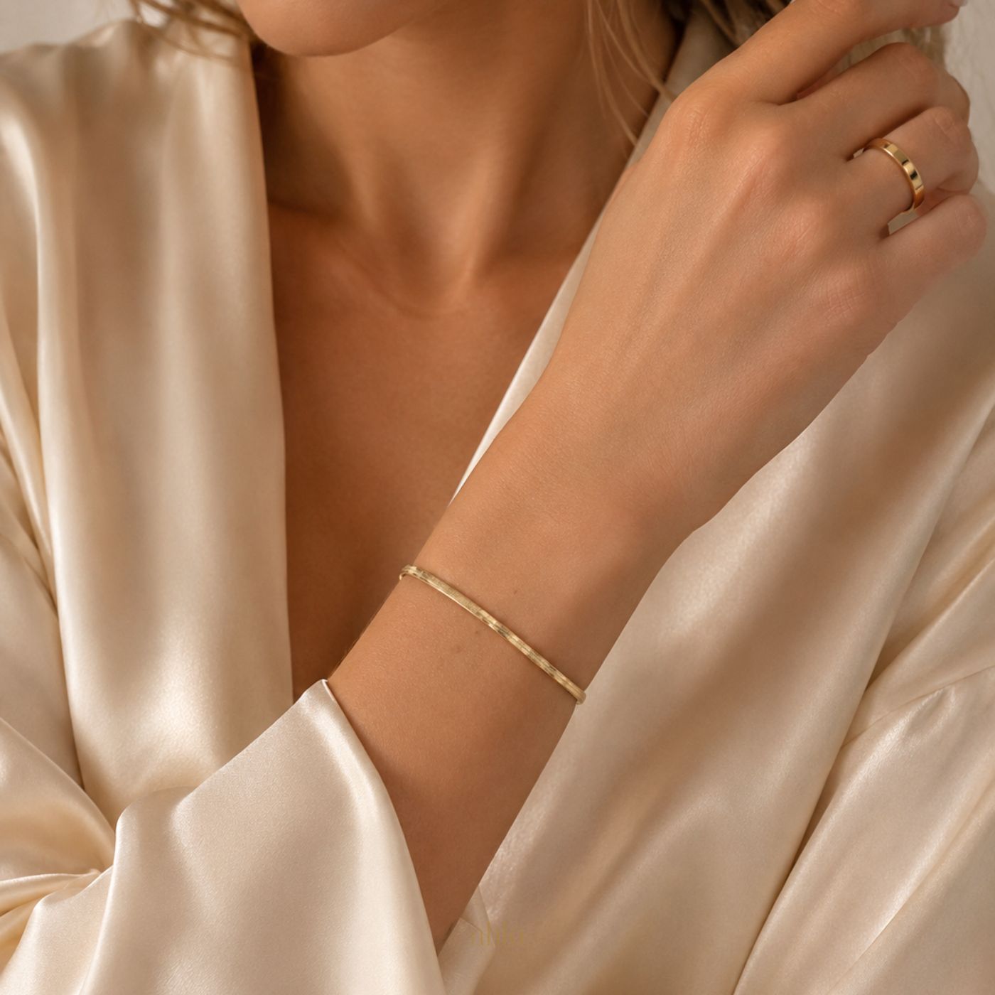 Bracciale a spina di pesce essenziale