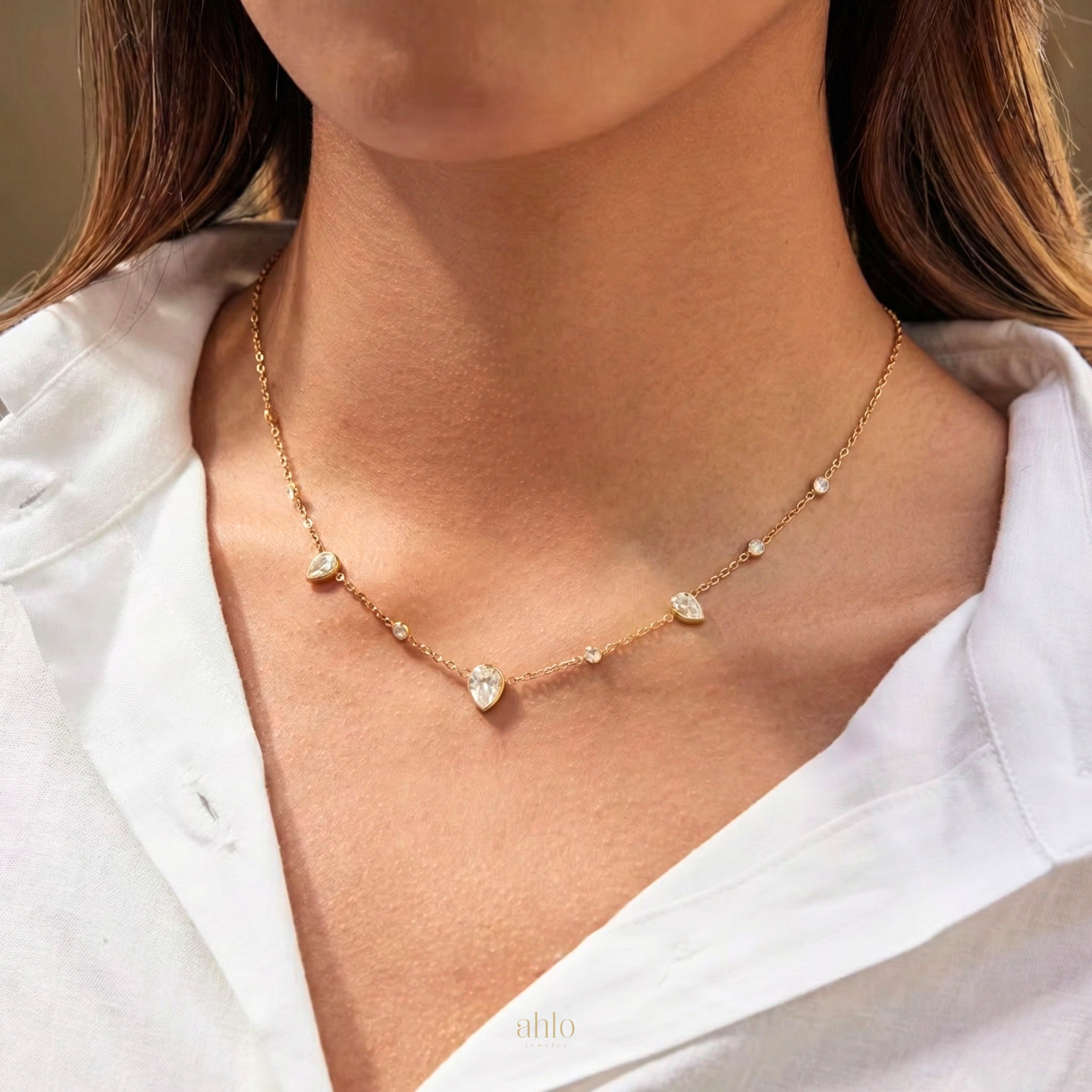 Collar de gotas doradas