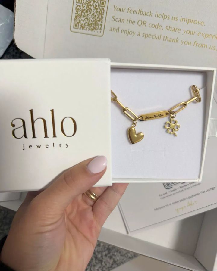 Joia Ahlo apresentada na embalagem